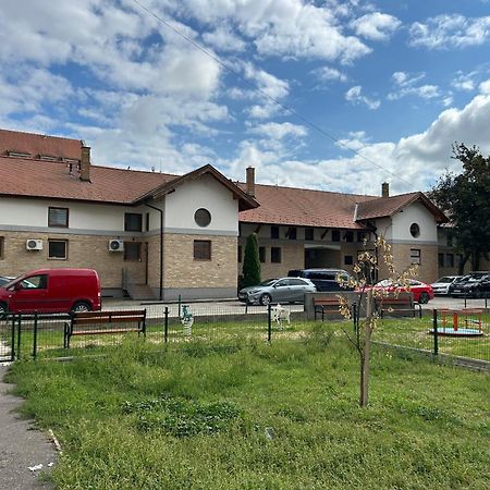 Konde Apartments A Dunajská Streda Exterior photo