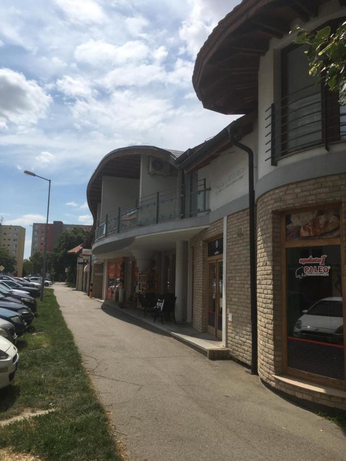 Konde Apartments A Dunajská Streda Exterior photo