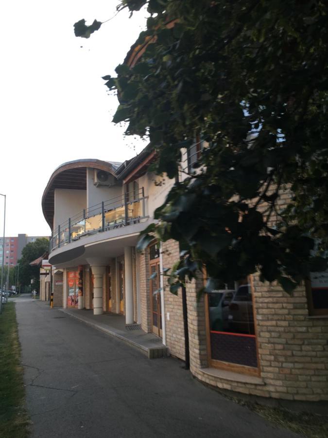 Konde Apartments A Dunajská Streda Exterior photo