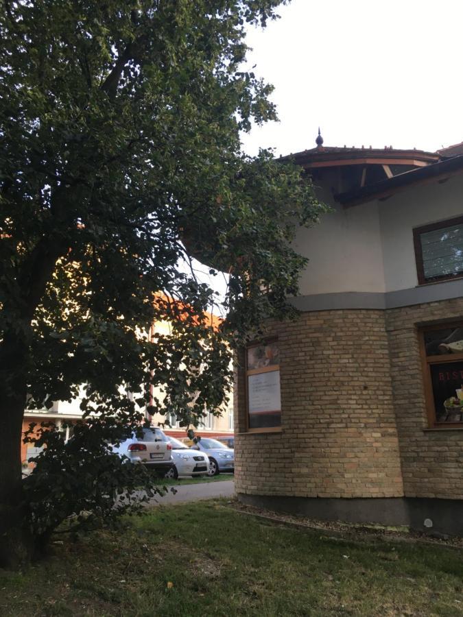 Konde Apartments A Dunajská Streda Exterior photo