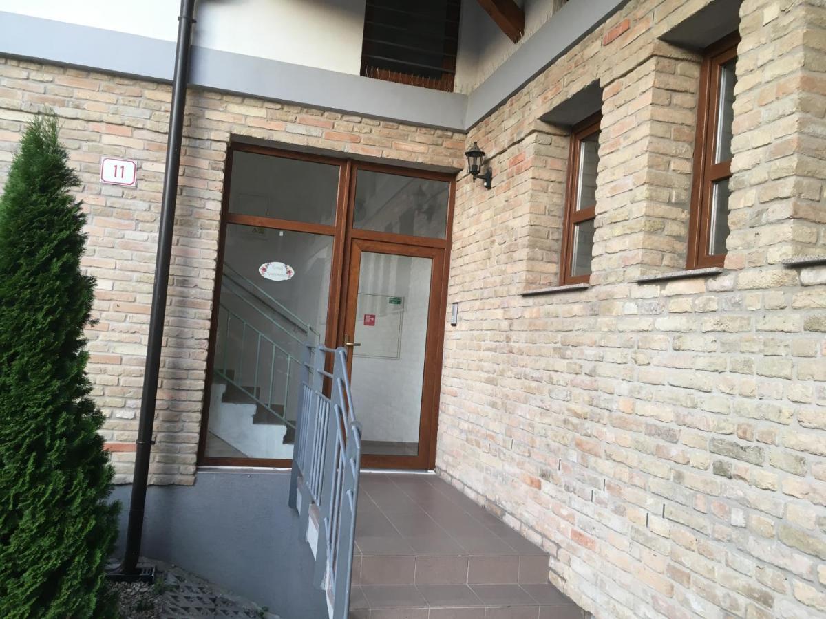 Konde Apartments A Dunajská Streda Exterior photo