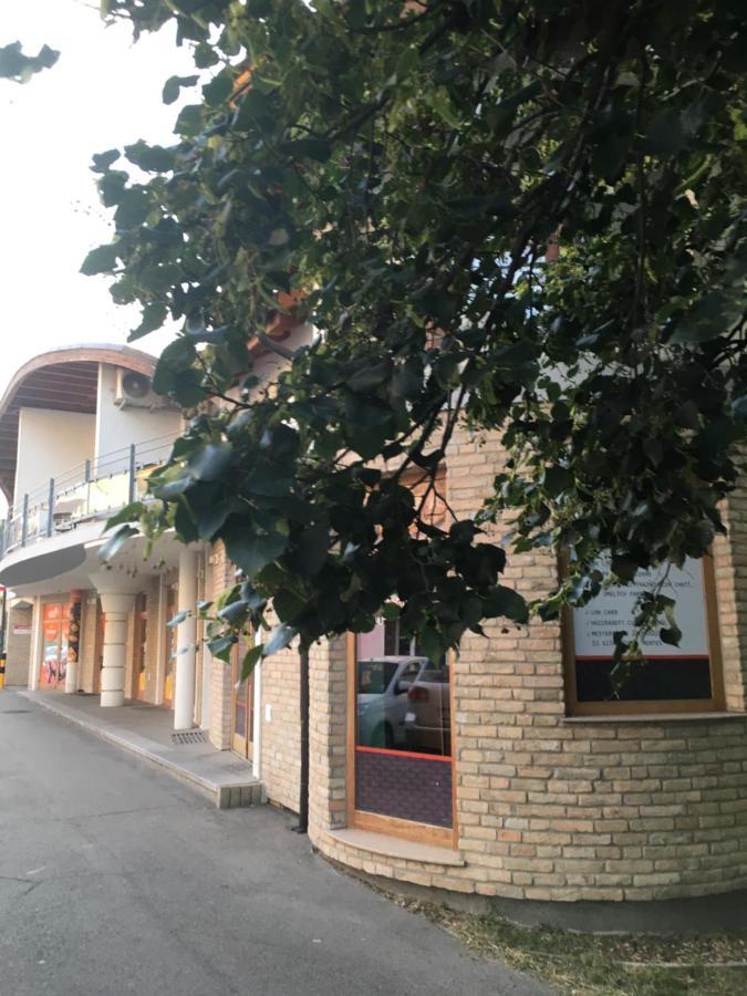 Konde Apartments A Dunajská Streda Exterior photo